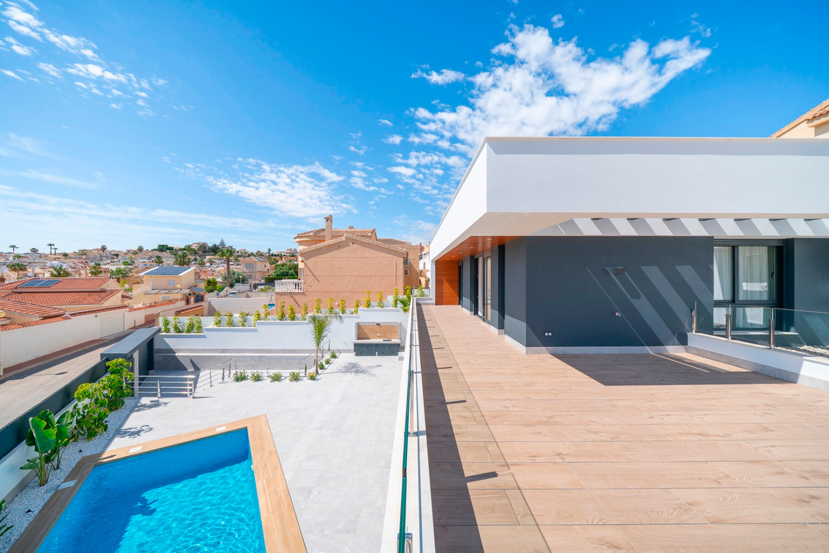 For sale - 4 Bedroom 3 Bathroom House - Detached Villa in Rojales - Ciudad Quesada  - Alicante