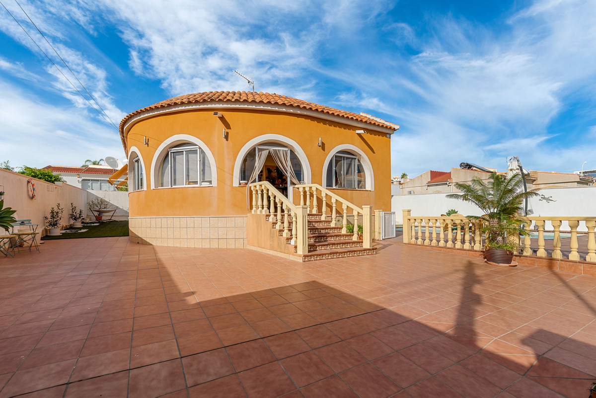 For sale - 4 Bedroom 2 Bathroom Detached Villa in Ciudad Quesada  - Ciudad Quesada  - Alicante