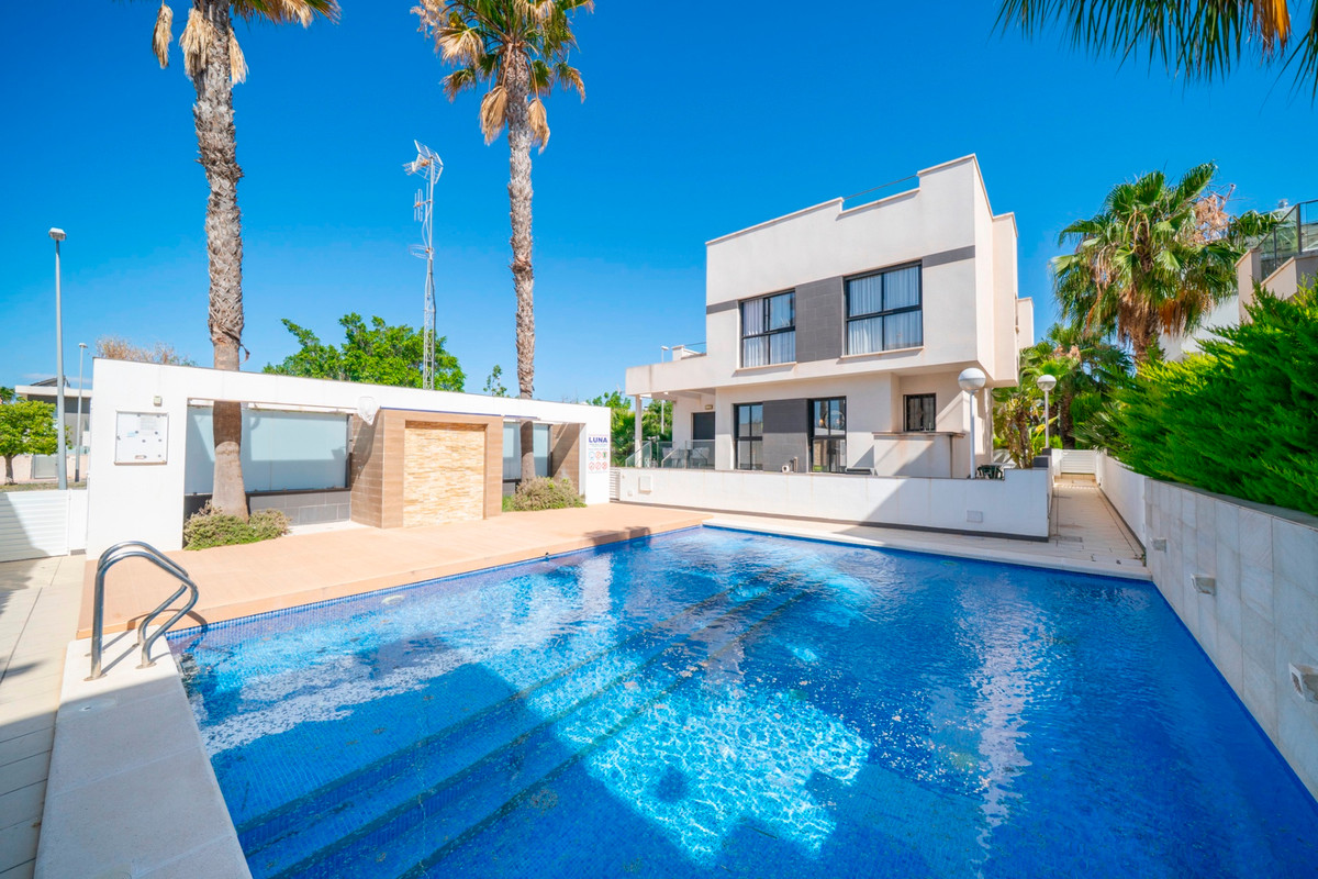 For sale - 3 Bedroom 3 Bathroom Detached Villa in Ciudad Quesada  - Ciudad Quesada  - Alicante