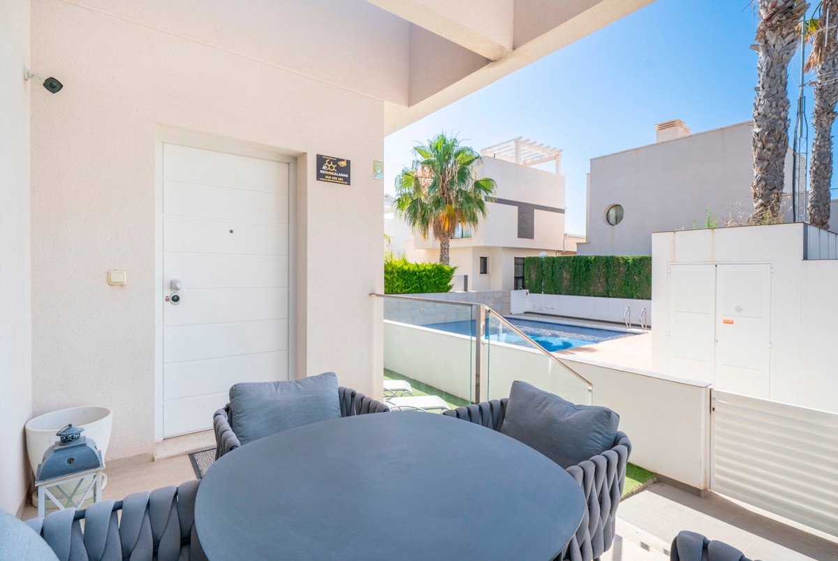 For sale - 3 Bedroom 3 Bathroom Detached Villa in Ciudad Quesada  - Ciudad Quesada  - Alicante
