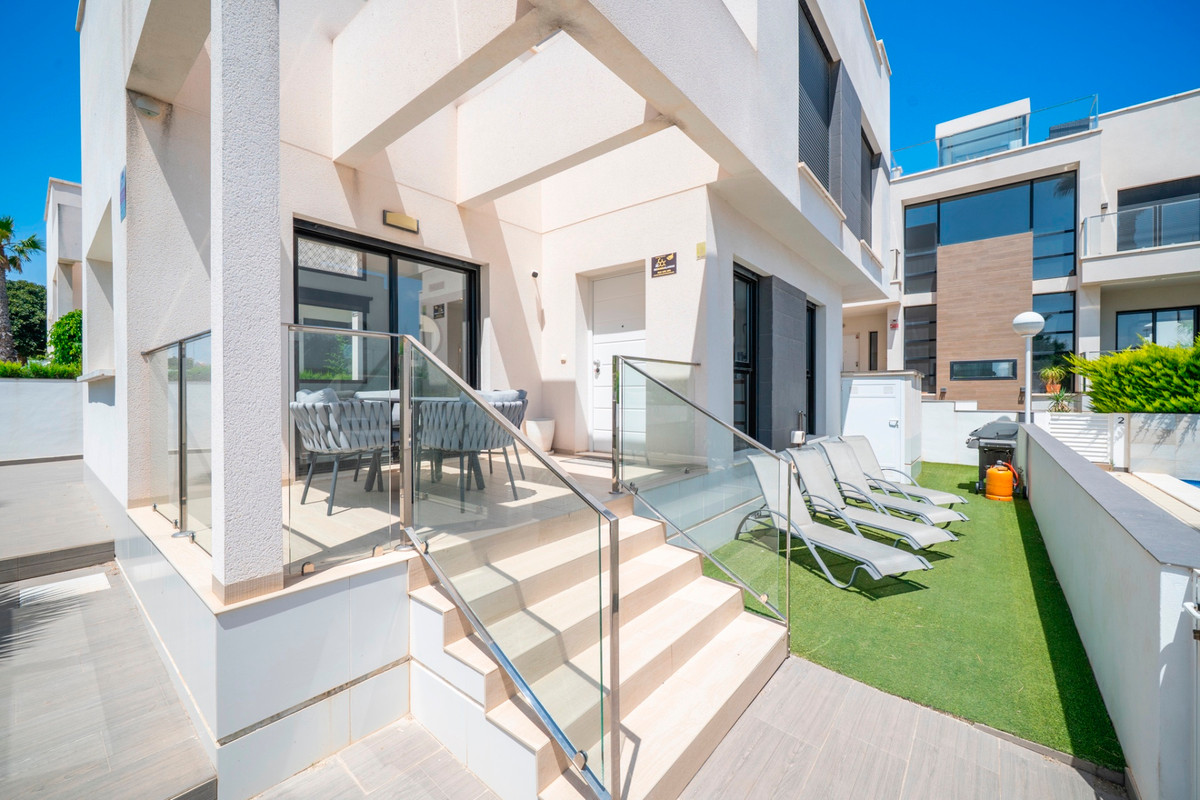 For sale - 3 Bedroom 3 Bathroom Detached Villa in Ciudad Quesada  - Ciudad Quesada  - Alicante