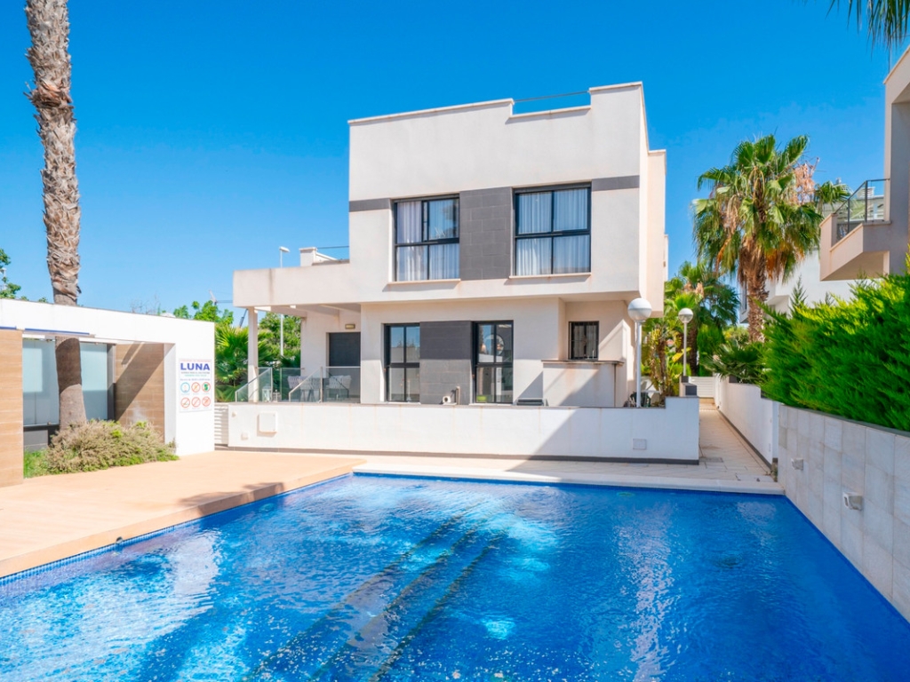 3 Bedroom 3 Bathroom Detached Villa in Ciudad Quesada 