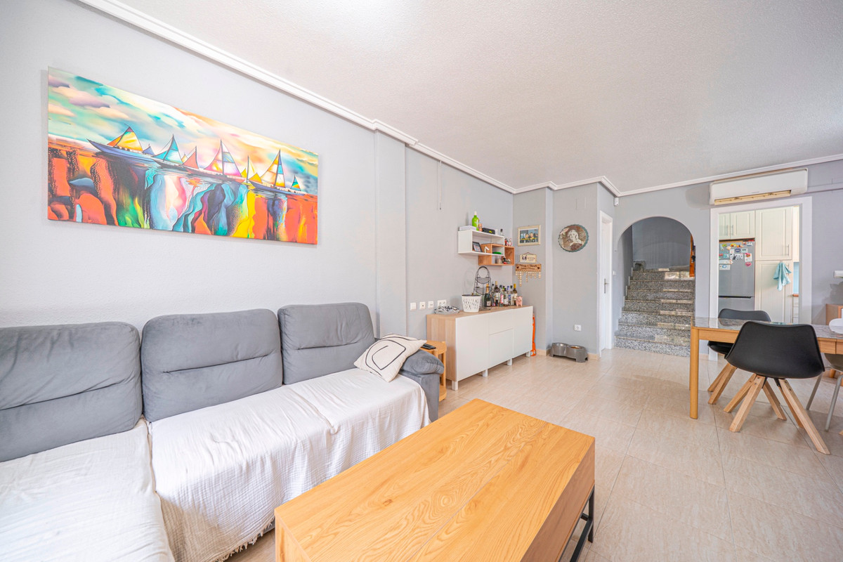 For sale - 3 Bedroom 1 Bathroom House - Semi-Detached House in Rojales - Ciudad Quesada  - Alicante