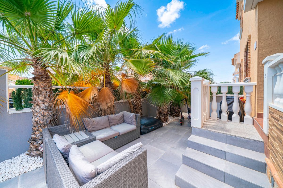 For sale - 3 Bedroom 1 Bathroom House - Semi-Detached House in Rojales - Ciudad Quesada  - Alicante