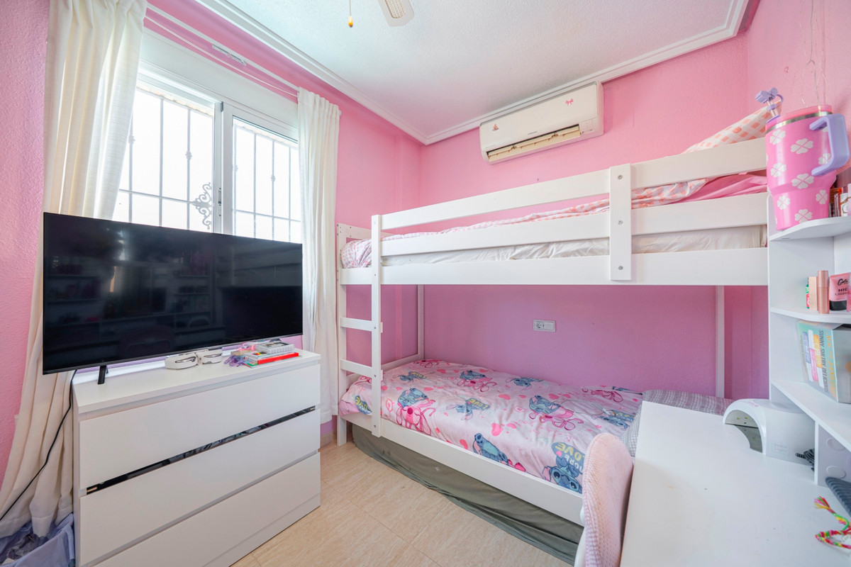 For sale - 3 Bedroom 1 Bathroom House - Semi-Detached House in Rojales - Ciudad Quesada  - Alicante