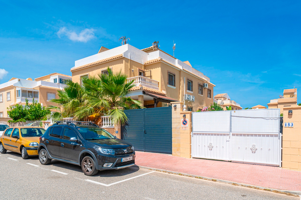 For sale - 3 Bedroom 1 Bathroom House - Semi-Detached House in Rojales - Ciudad Quesada  - Alicante