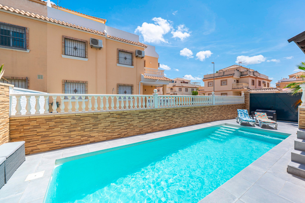 For sale - 3 Bedroom 1 Bathroom House - Semi-Detached House in Rojales - Ciudad Quesada  - Alicante