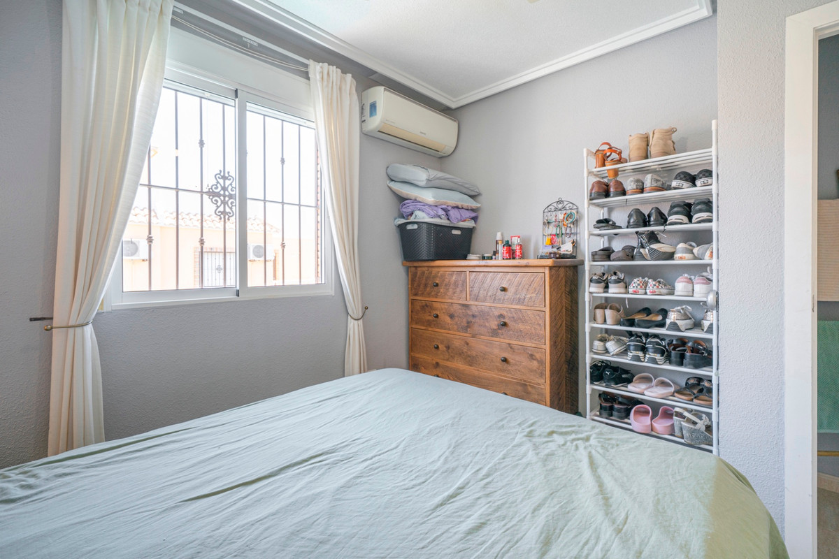 For sale - 3 Bedroom 1 Bathroom House - Semi-Detached House in Rojales - Ciudad Quesada  - Alicante