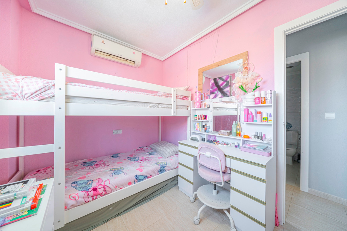 For sale - 3 Bedroom 1 Bathroom House - Semi-Detached House in Rojales - Ciudad Quesada  - Alicante