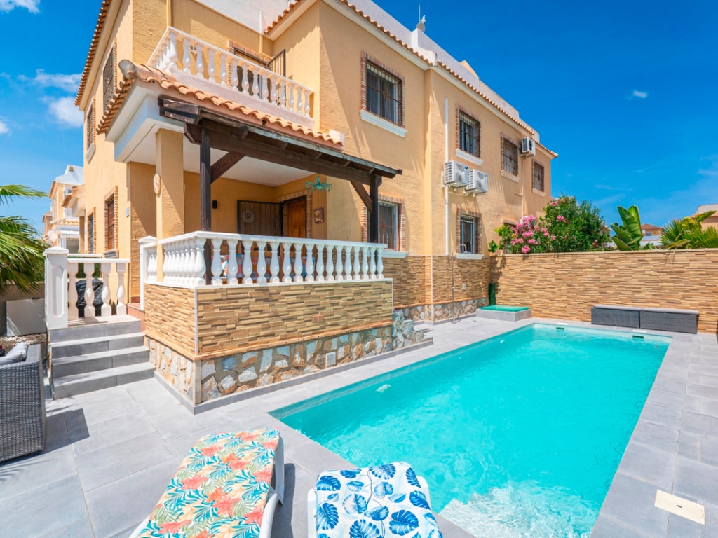 3 Bedroom 1 Bathroom House - Semi-Detached House in Rojales