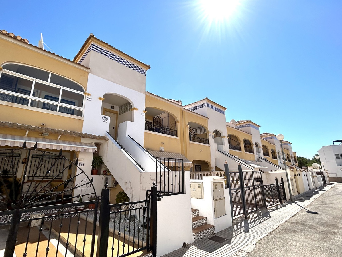 For sale - 2 Bedroom 1 Bathroom Apartment - Penthouse in Orihuela - Los Altos  - Alicante