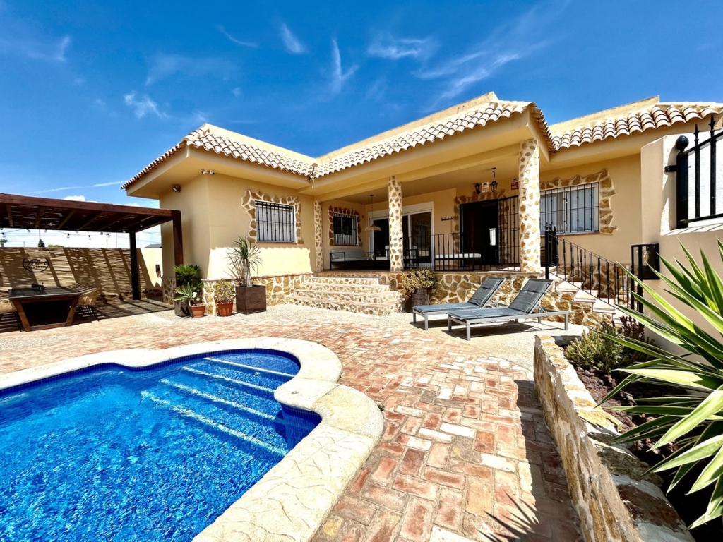 5 Bedroom 3 Bathroom House - Detached Villa in Orihuela