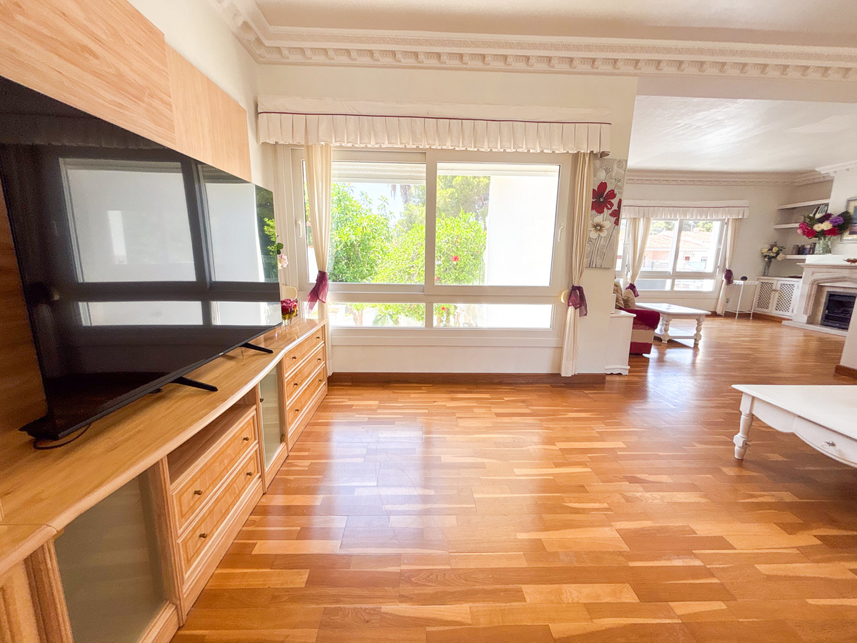 For sale - 7 Bedroom 4 Bathroom House - Detached Villa in Orihuela - Dehesa de Campoamor  - Alicante