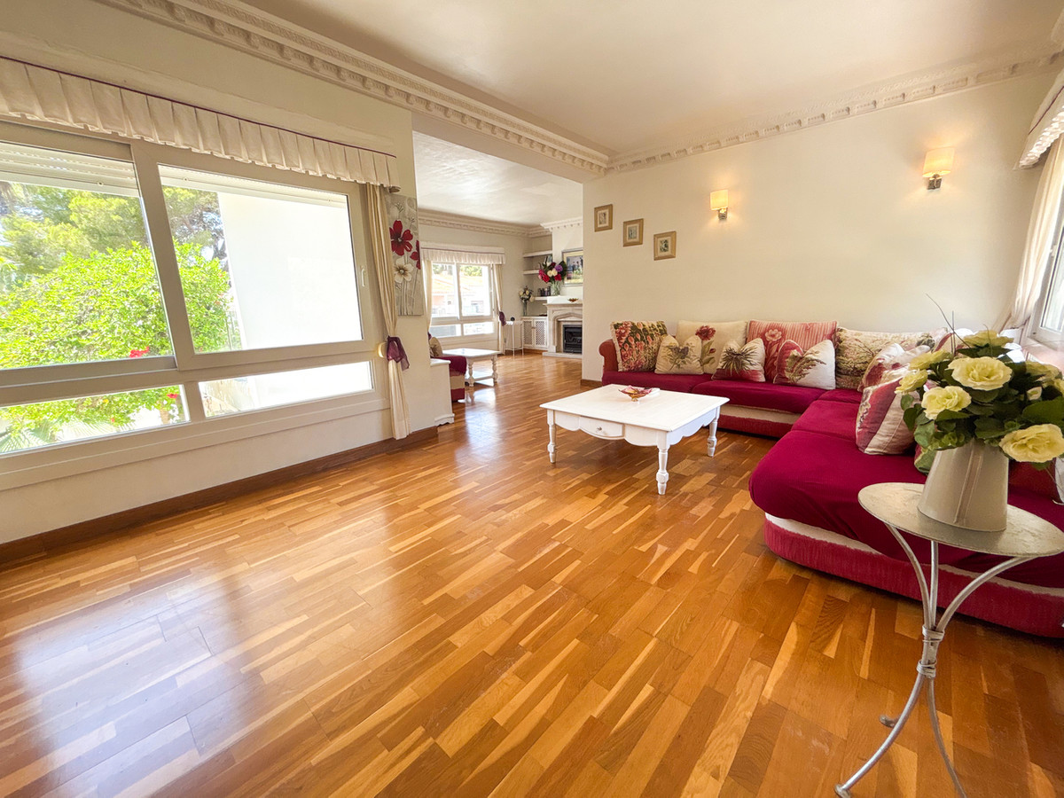 For sale - 7 Bedroom 4 Bathroom House - Detached Villa in Orihuela - Dehesa de Campoamor  - Alicante