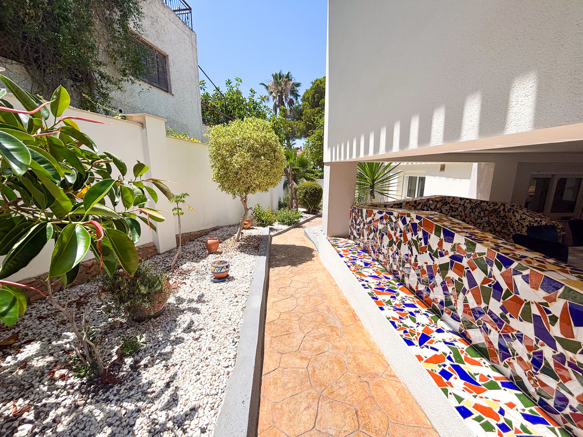For sale - 7 Bedroom 4 Bathroom House - Detached Villa in Orihuela - Dehesa de Campoamor  - Alicante