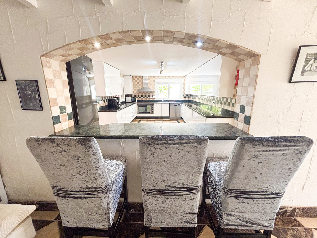 For sale - 7 Bedroom 4 Bathroom House - Detached Villa in Orihuela - Dehesa de Campoamor  - Alicante