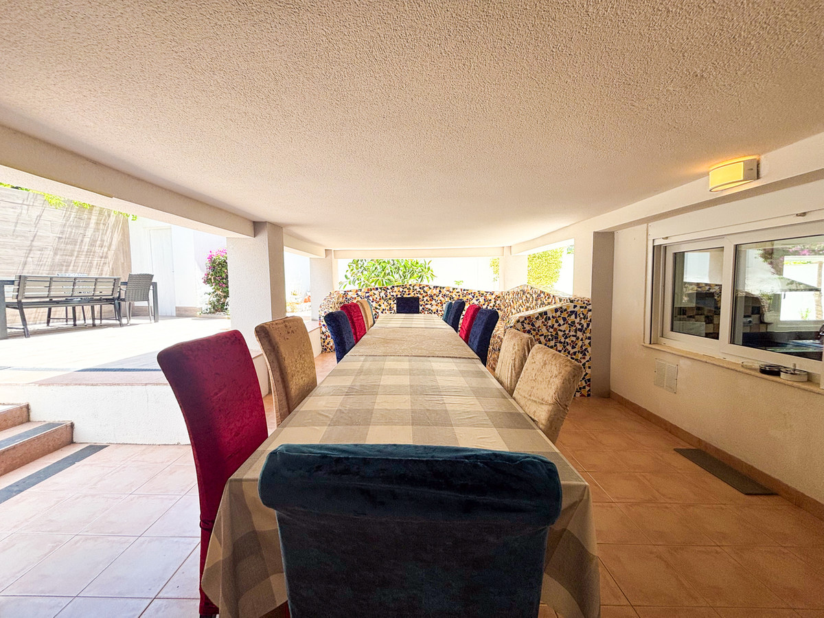 For sale - 7 Bedroom 4 Bathroom House - Detached Villa in Orihuela - Dehesa de Campoamor  - Alicante