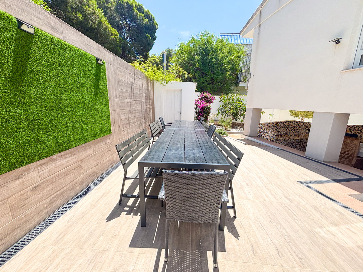 For sale - 7 Bedroom 4 Bathroom House - Detached Villa in Orihuela - Dehesa de Campoamor  - Alicante