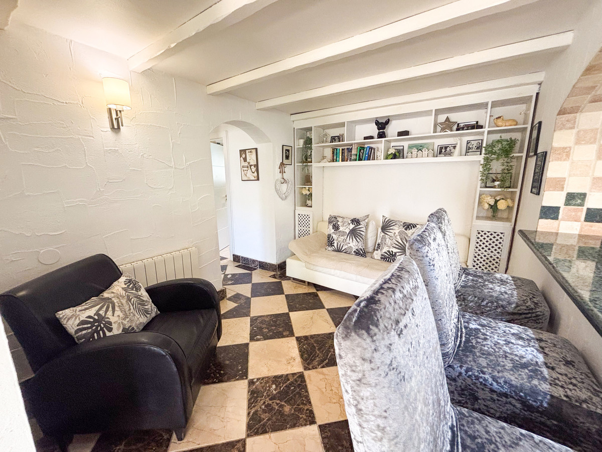For sale - 7 Bedroom 4 Bathroom House - Detached Villa in Orihuela - Dehesa de Campoamor  - Alicante