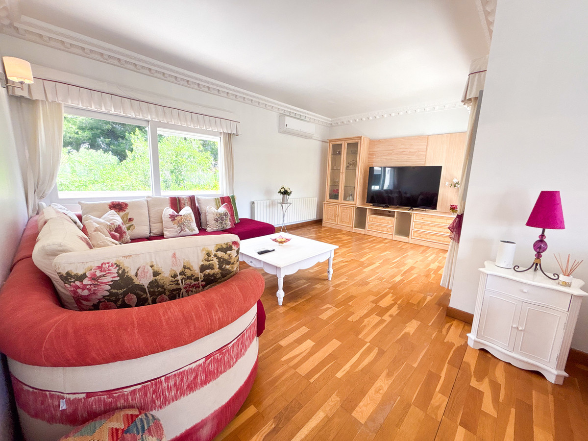 For sale - 7 Bedroom 4 Bathroom House - Detached Villa in Orihuela - Dehesa de Campoamor  - Alicante