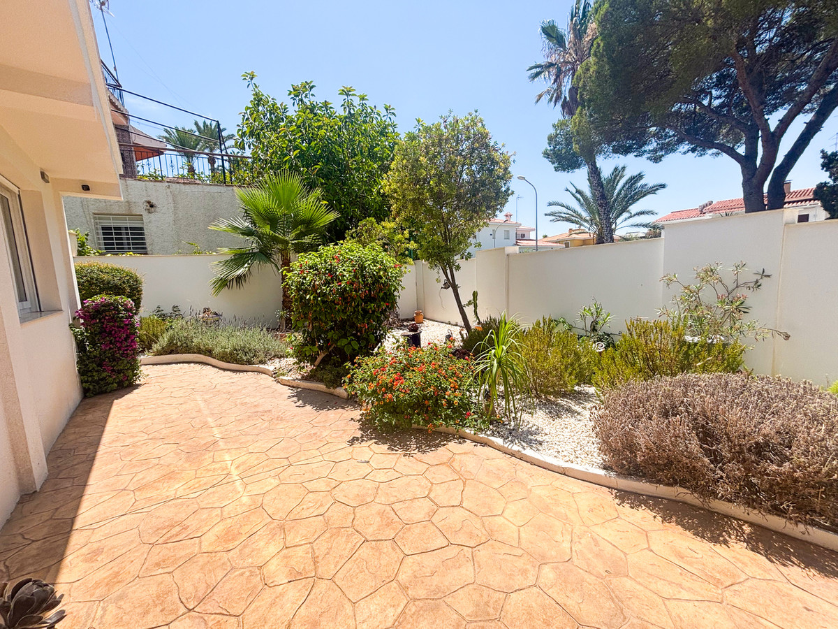 For sale - 7 Bedroom 4 Bathroom House - Detached Villa in Orihuela - Dehesa de Campoamor  - Alicante