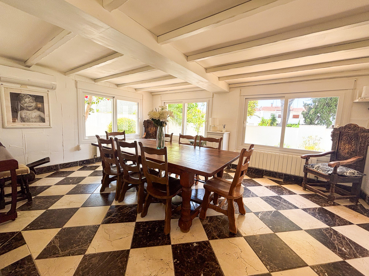 For sale - 7 Bedroom 4 Bathroom House - Detached Villa in Orihuela - Dehesa de Campoamor  - Alicante