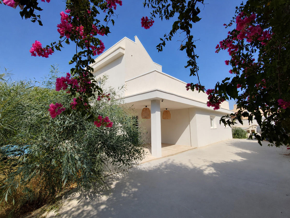 For sale - 4 Bedroom 4 Bathroom House - Detached Villa in Rojales - Ciudad Quesada  - Alicante