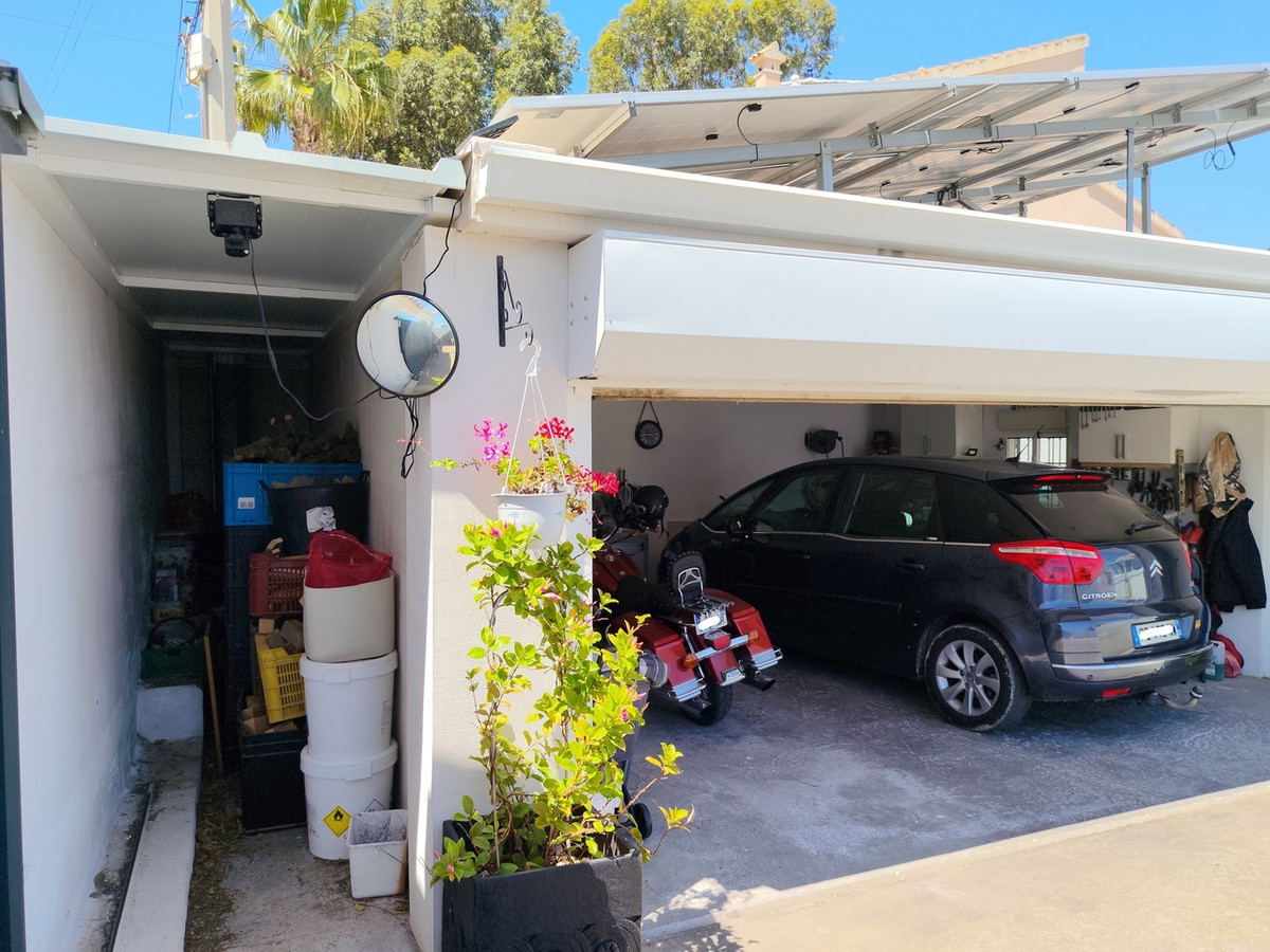 For sale - 3 Bedroom 2 Bathroom House - Detached Villa in San Miguel de Salinas - San Miguel de Salinas Centro  - Alicante