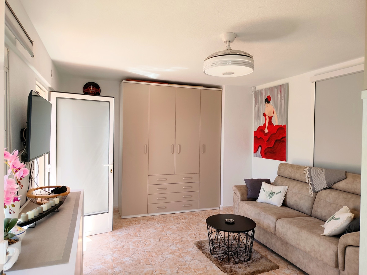 For sale - 3 Bedroom 2 Bathroom House - Detached Villa in San Miguel de Salinas - San Miguel de Salinas Centro  - Alicante