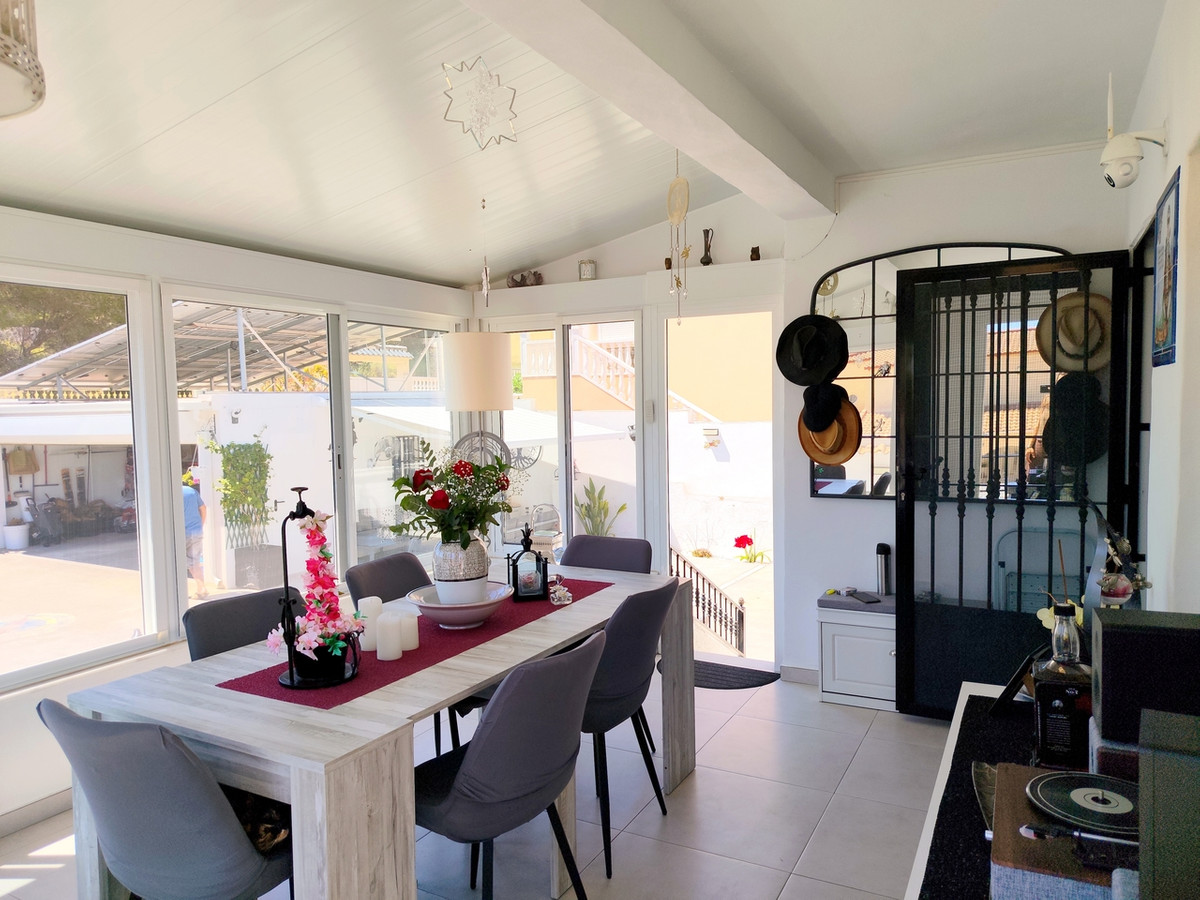 For sale - 3 Bedroom 2 Bathroom House - Detached Villa in San Miguel de Salinas - San Miguel de Salinas Centro  - Alicante