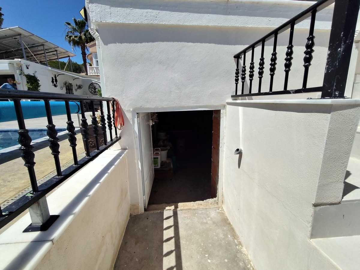 For sale - 3 Bedroom 2 Bathroom House - Detached Villa in San Miguel de Salinas - San Miguel de Salinas Centro  - Alicante