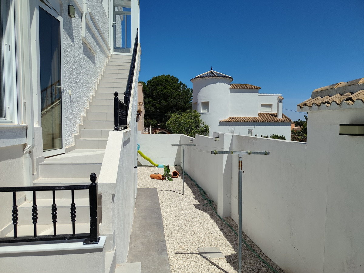 For sale - 3 Bedroom 2 Bathroom House - Detached Villa in San Miguel de Salinas - San Miguel de Salinas Centro  - Alicante