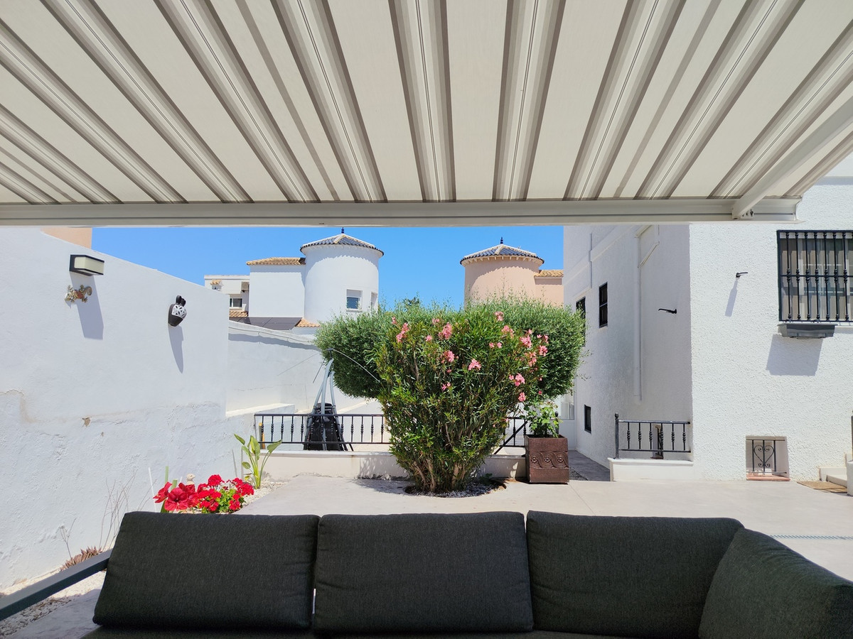 For sale - 3 Bedroom 2 Bathroom House - Detached Villa in San Miguel de Salinas - San Miguel de Salinas Centro  - Alicante