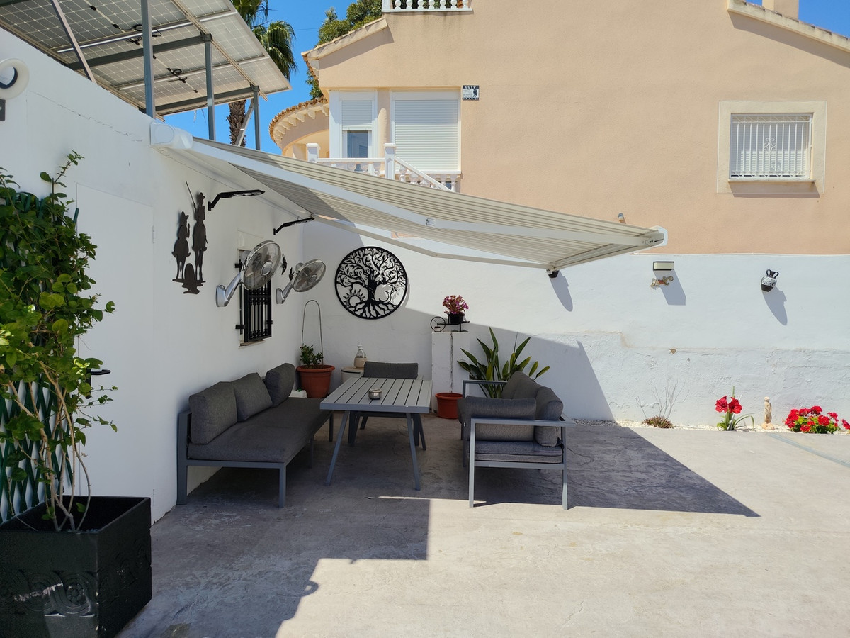 For sale - 3 Bedroom 2 Bathroom House - Detached Villa in San Miguel de Salinas - San Miguel de Salinas Centro  - Alicante