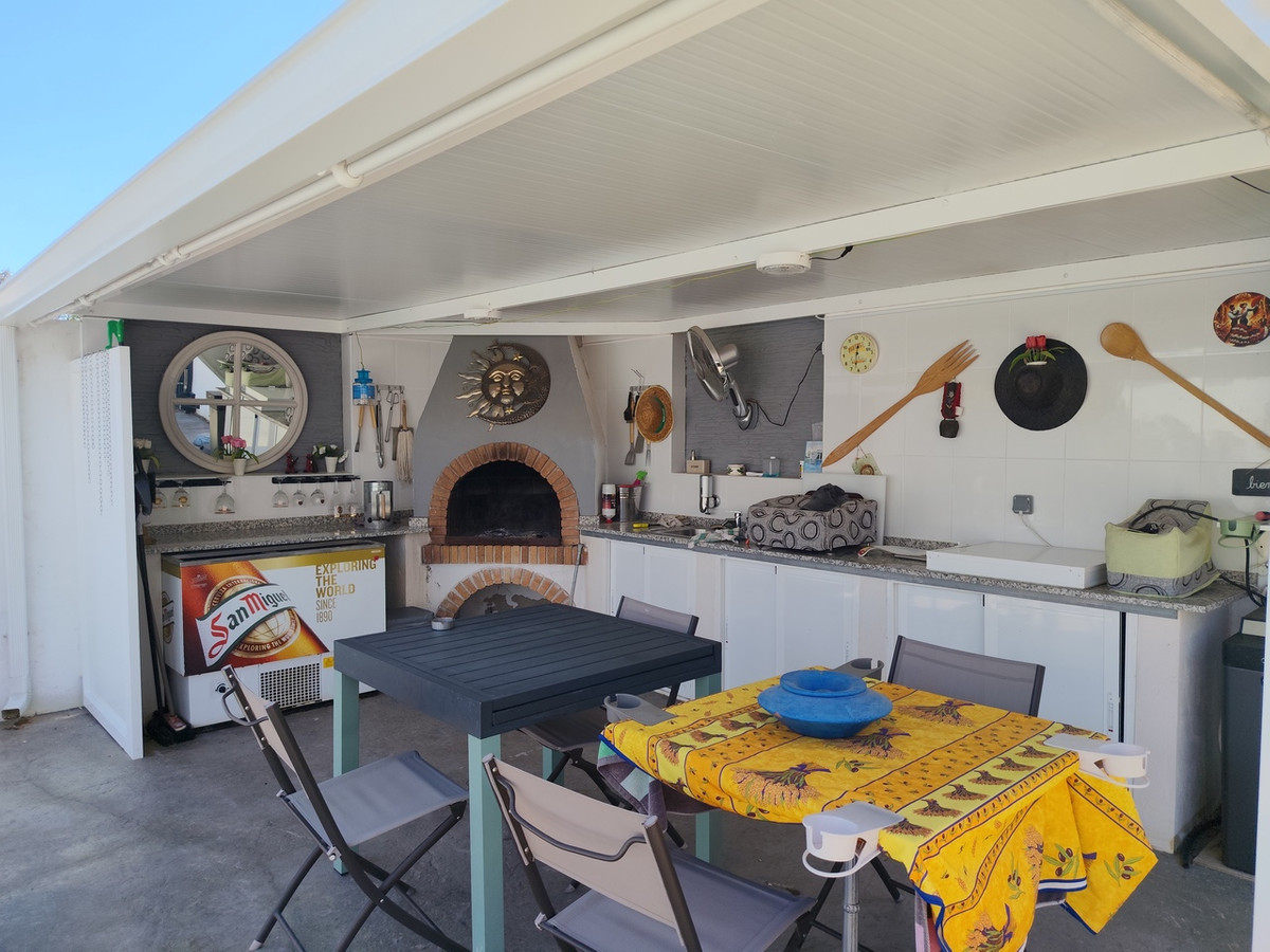 For sale - 3 Bedroom 2 Bathroom House - Detached Villa in San Miguel de Salinas - San Miguel de Salinas Centro  - Alicante