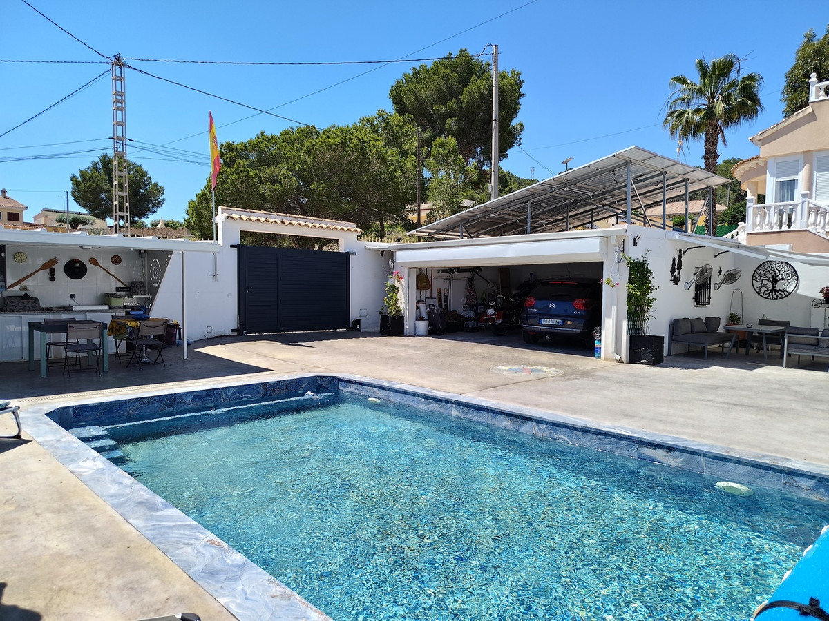 For sale - 3 Bedroom 2 Bathroom House - Detached Villa in San Miguel de Salinas - San Miguel de Salinas Centro  - Alicante