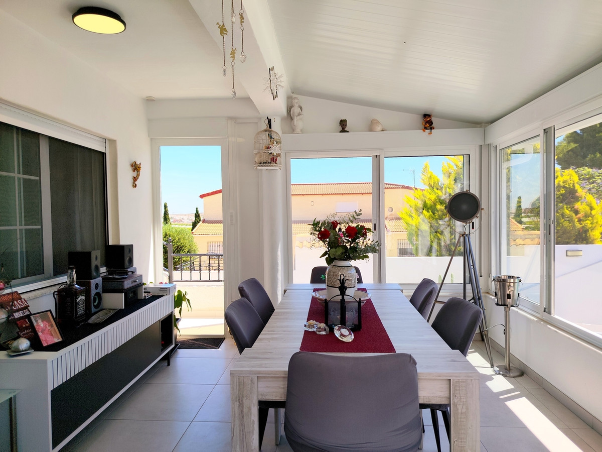 For sale - 3 Bedroom 2 Bathroom House - Detached Villa in San Miguel de Salinas - San Miguel de Salinas Centro  - Alicante