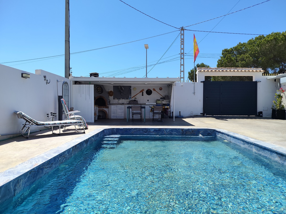 For sale - 3 Bedroom 2 Bathroom House - Detached Villa in San Miguel de Salinas - San Miguel de Salinas Centro  - Alicante