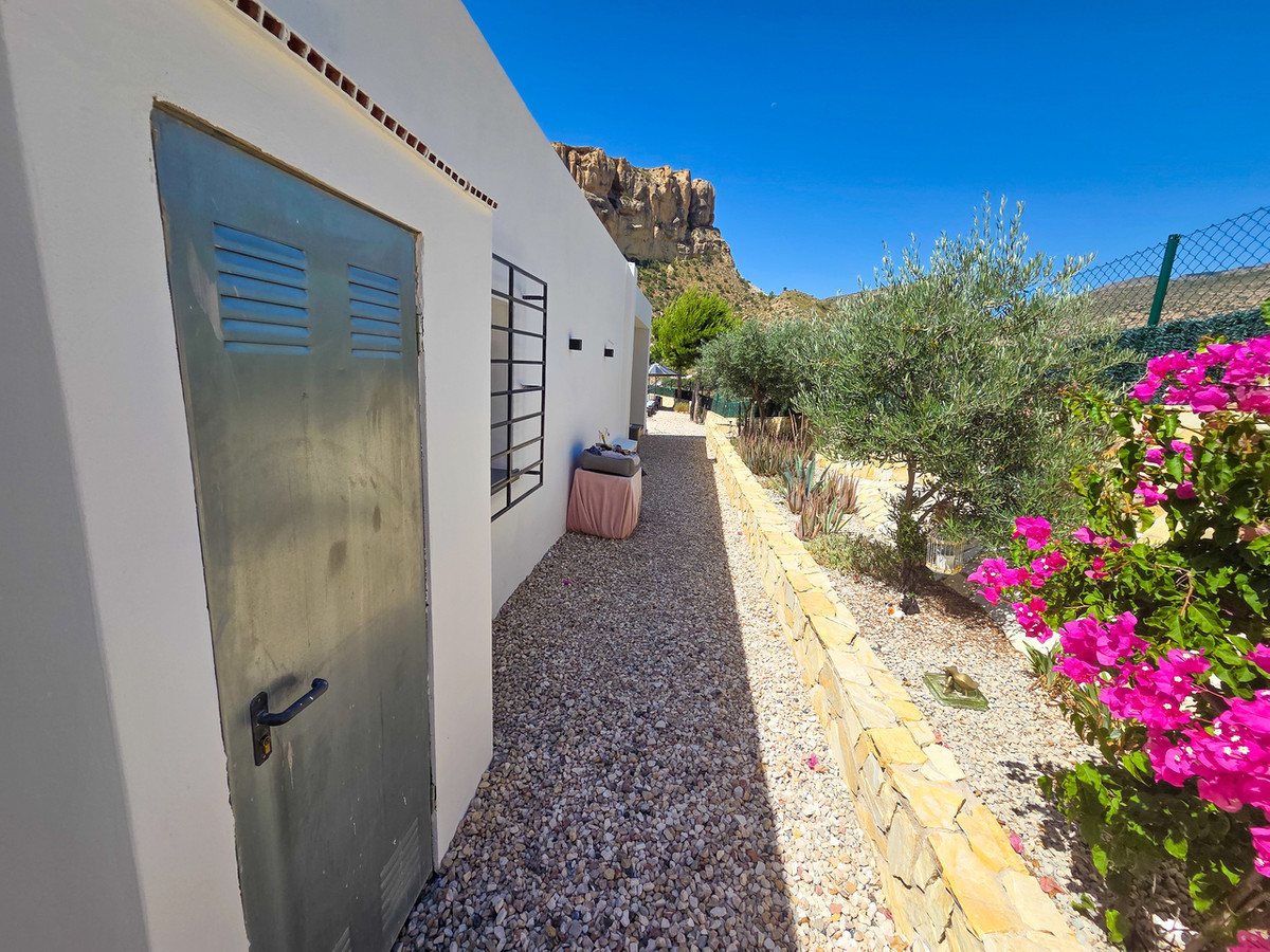 For sale - 3 Bedroom 1 Bathroom House - Detached Villa in Crevillente - Crevillent - Crevillente - Crevillent Centro  - Alicante