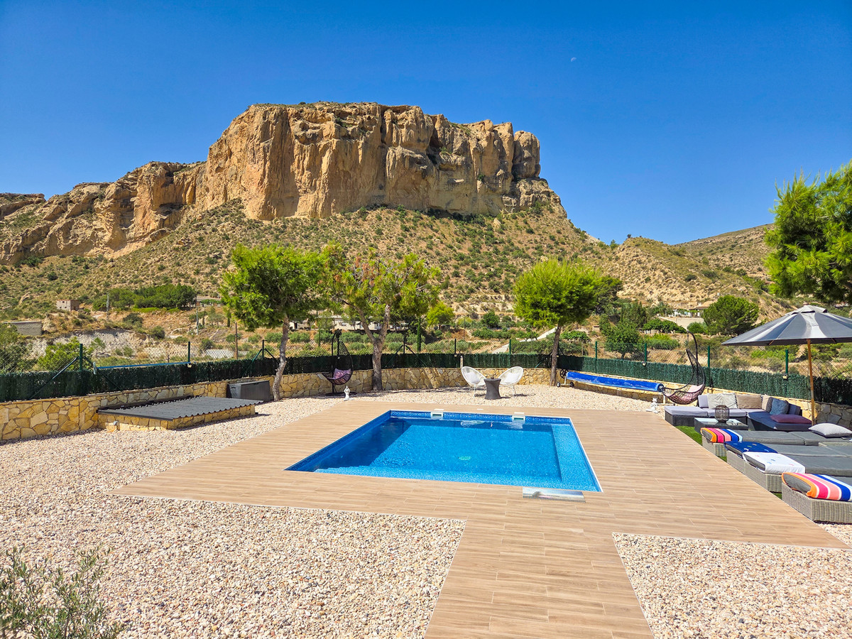 For sale - 3 Bedroom 1 Bathroom House - Detached Villa in Crevillente - Crevillent - Crevillente - Crevillent Centro  - Alicante