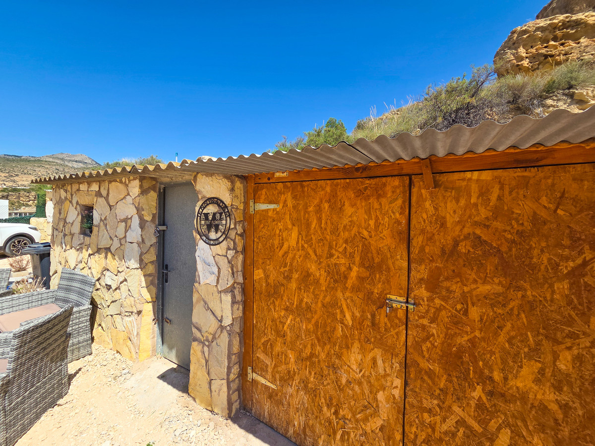 For sale - 3 Bedroom 1 Bathroom House - Detached Villa in Crevillente - Crevillent - Crevillente - Crevillent Centro  - Alicante