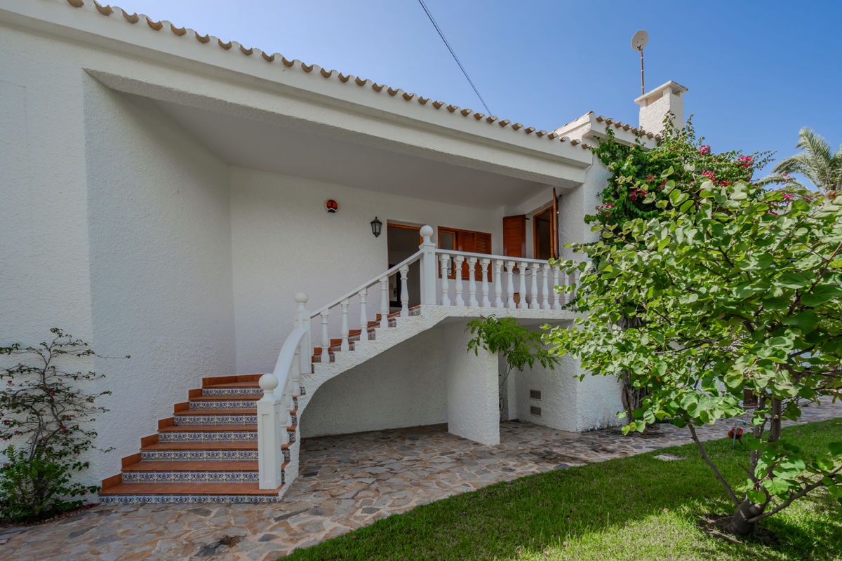 For sale - 4 Bedroom 3 Bathroom Villa in Cabo Roig - , Cabo Roig, Alicante, Spain - Alicante