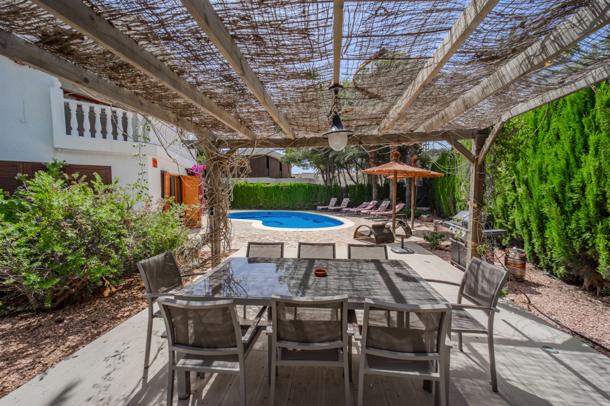 For sale - 4 Bedroom 3 Bathroom Villa in Cabo Roig - , Cabo Roig, Alicante, Spain - Alicante