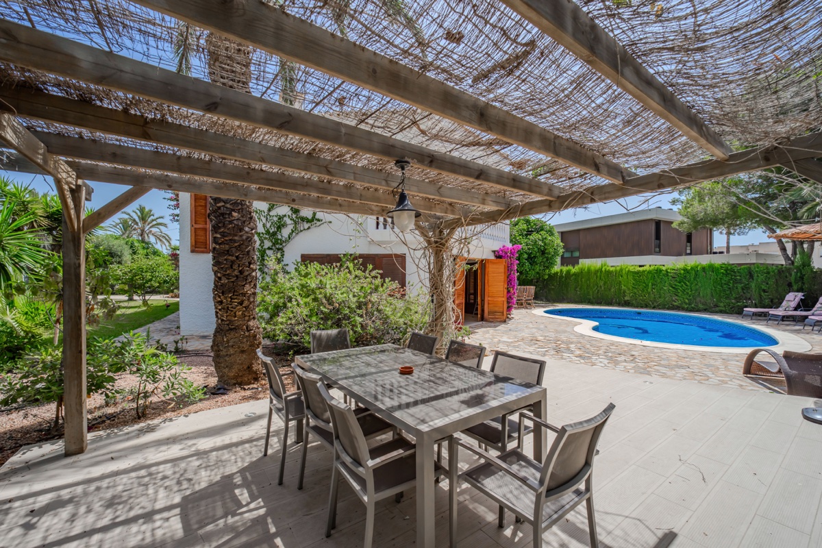 For sale - 4 Bedroom 3 Bathroom Villa in Cabo Roig - , Cabo Roig, Alicante, Spain - Alicante