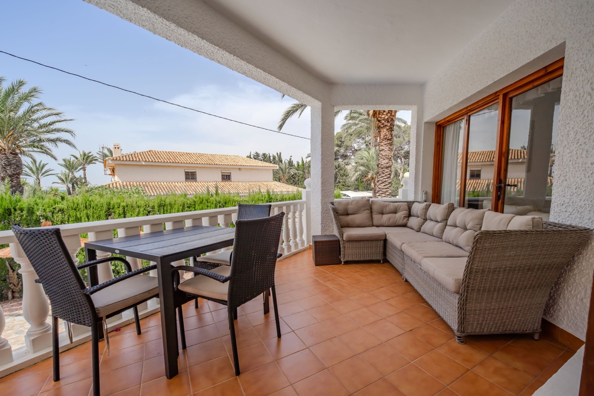 For sale - 4 Bedroom 3 Bathroom Villa in Cabo Roig - , Cabo Roig, Alicante, Spain - Alicante