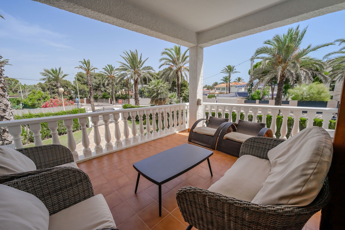 For sale - 4 Bedroom 3 Bathroom Villa in Cabo Roig - , Cabo Roig, Alicante, Spain - Alicante