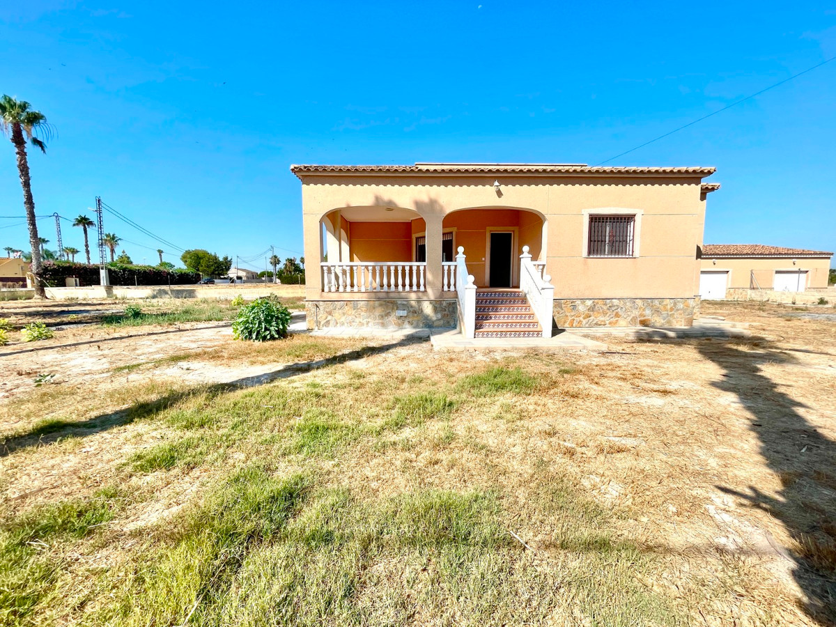 For sale - 4 Bedroom 3 Bathroom House - Detached Villa in Catral - Catral Centro  - Alicante