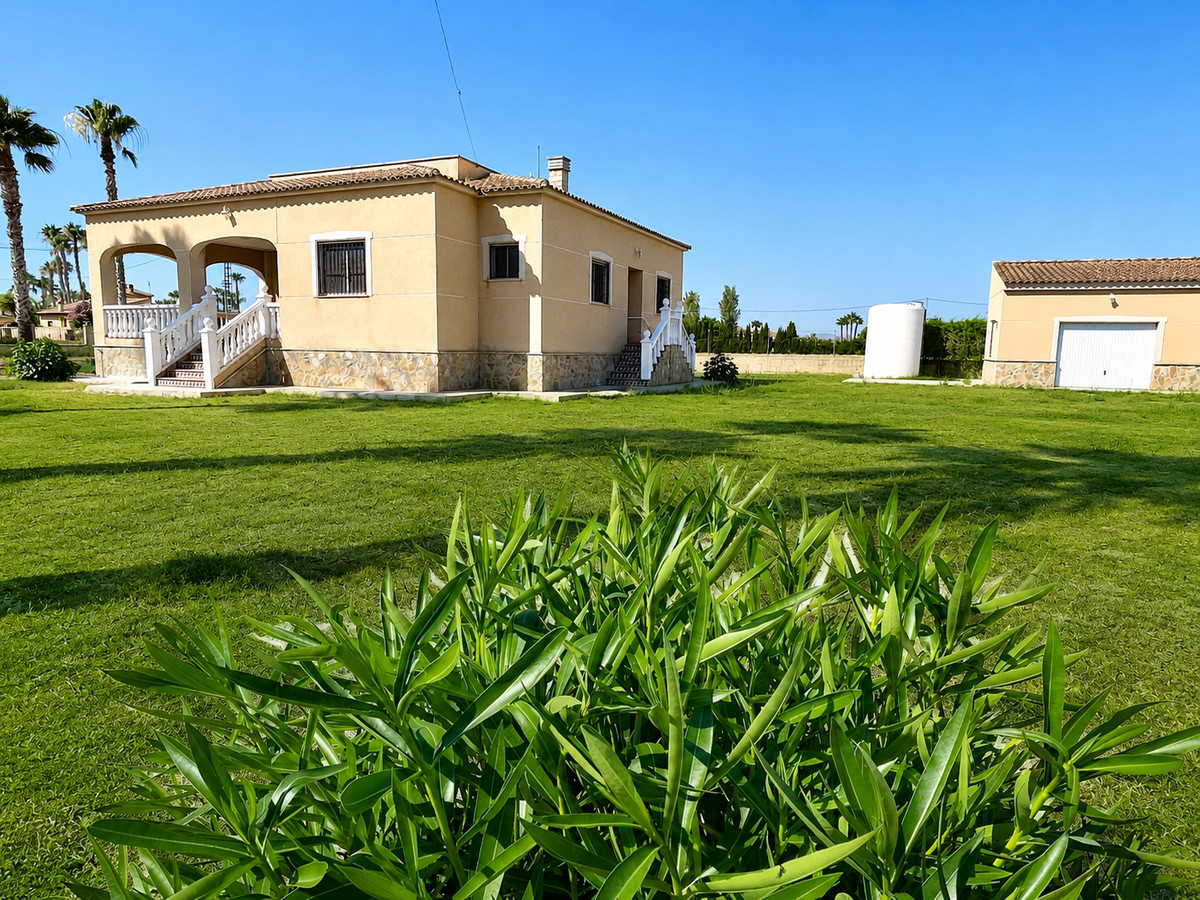 For sale - 4 Bedroom 3 Bathroom House - Detached Villa in Catral - Catral Centro  - Alicante