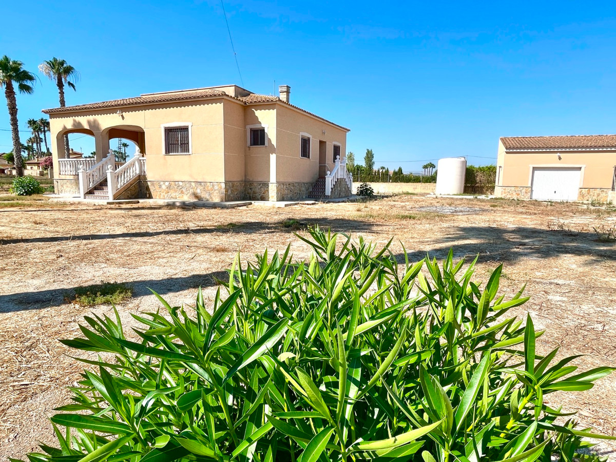 For sale - 4 Bedroom 3 Bathroom House - Detached Villa in Catral - Catral Centro  - Alicante