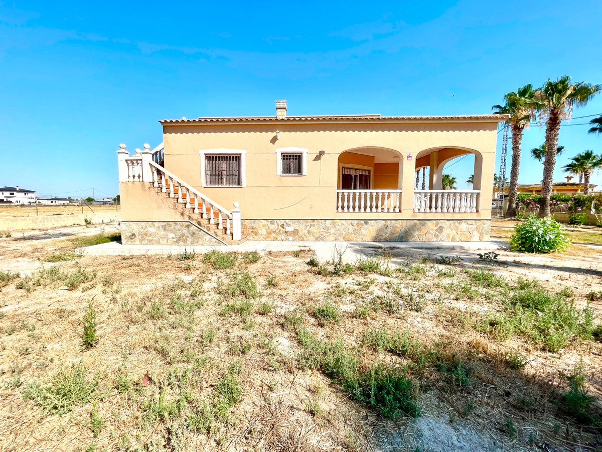 For sale - 4 Bedroom 3 Bathroom House - Detached Villa in Catral - Catral Centro  - Alicante
